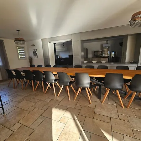 Adhemar 20 Pers 350 M2 *