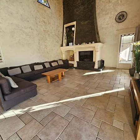 Adhemar 20 Pers 350 M2 *